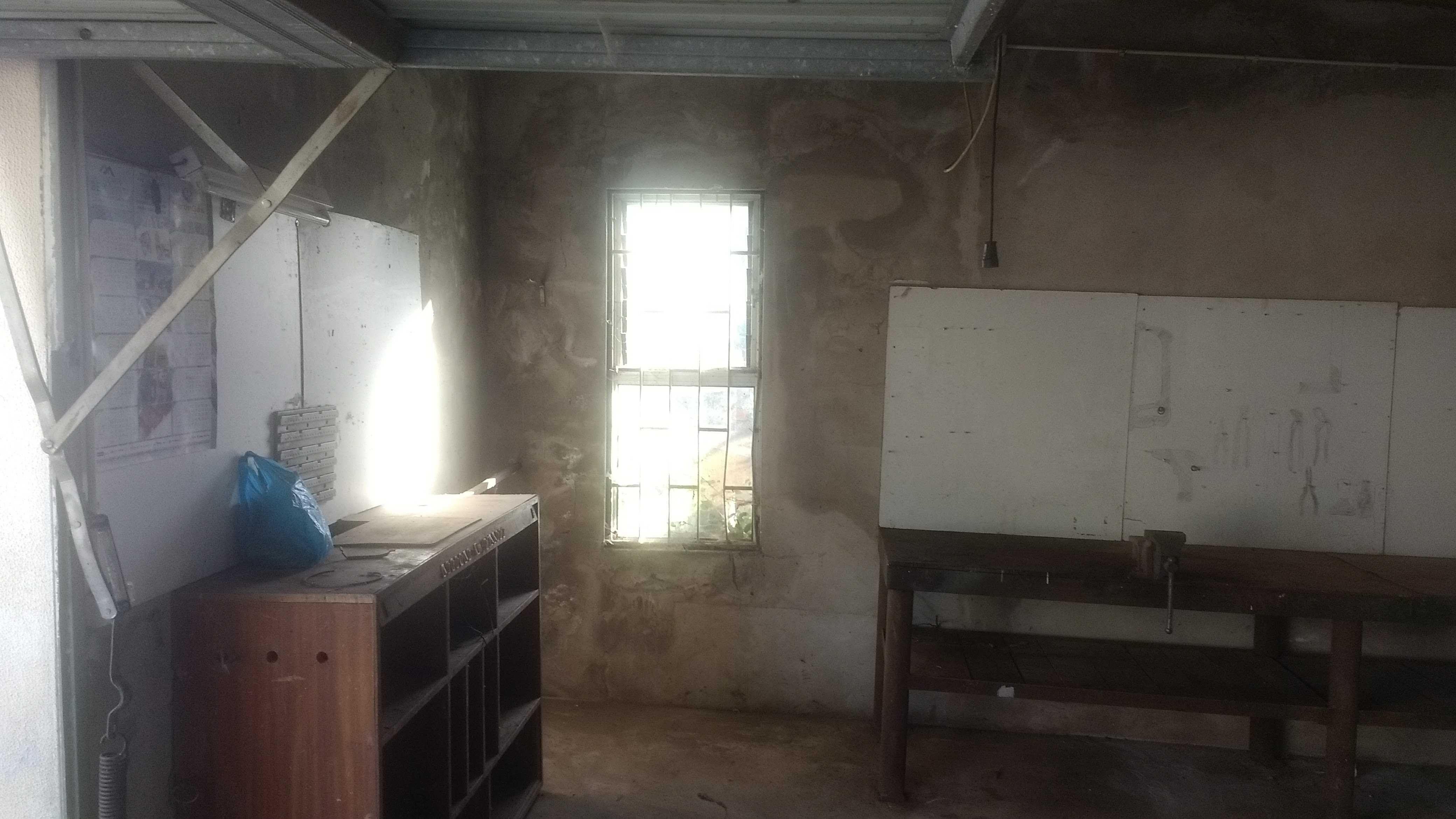 Aluga.se Armazém dentro de quinta fechada e vigiada
