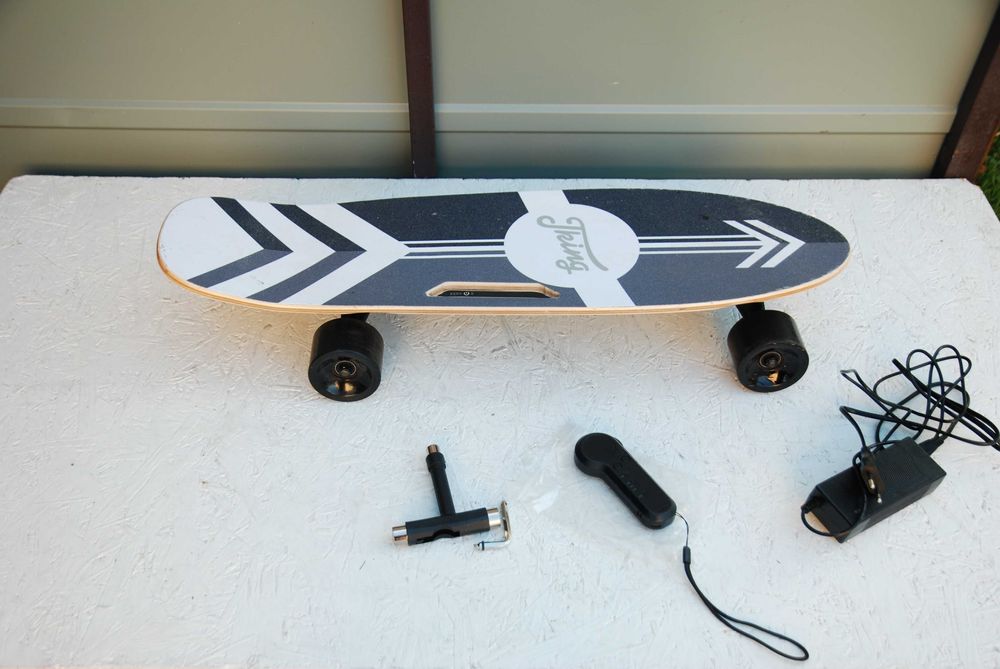 Deskorolka elektryczna sterowana za pomocą pilota