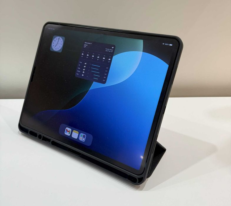 iPad Pro 12,9″ (5. gen) + Logitech Combo Touch, case Spigen - stan bdb
