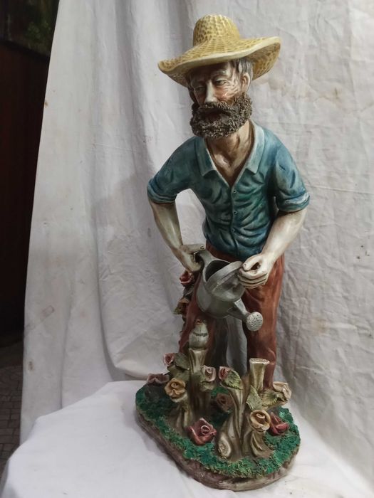 Figura de jardineiro em louça