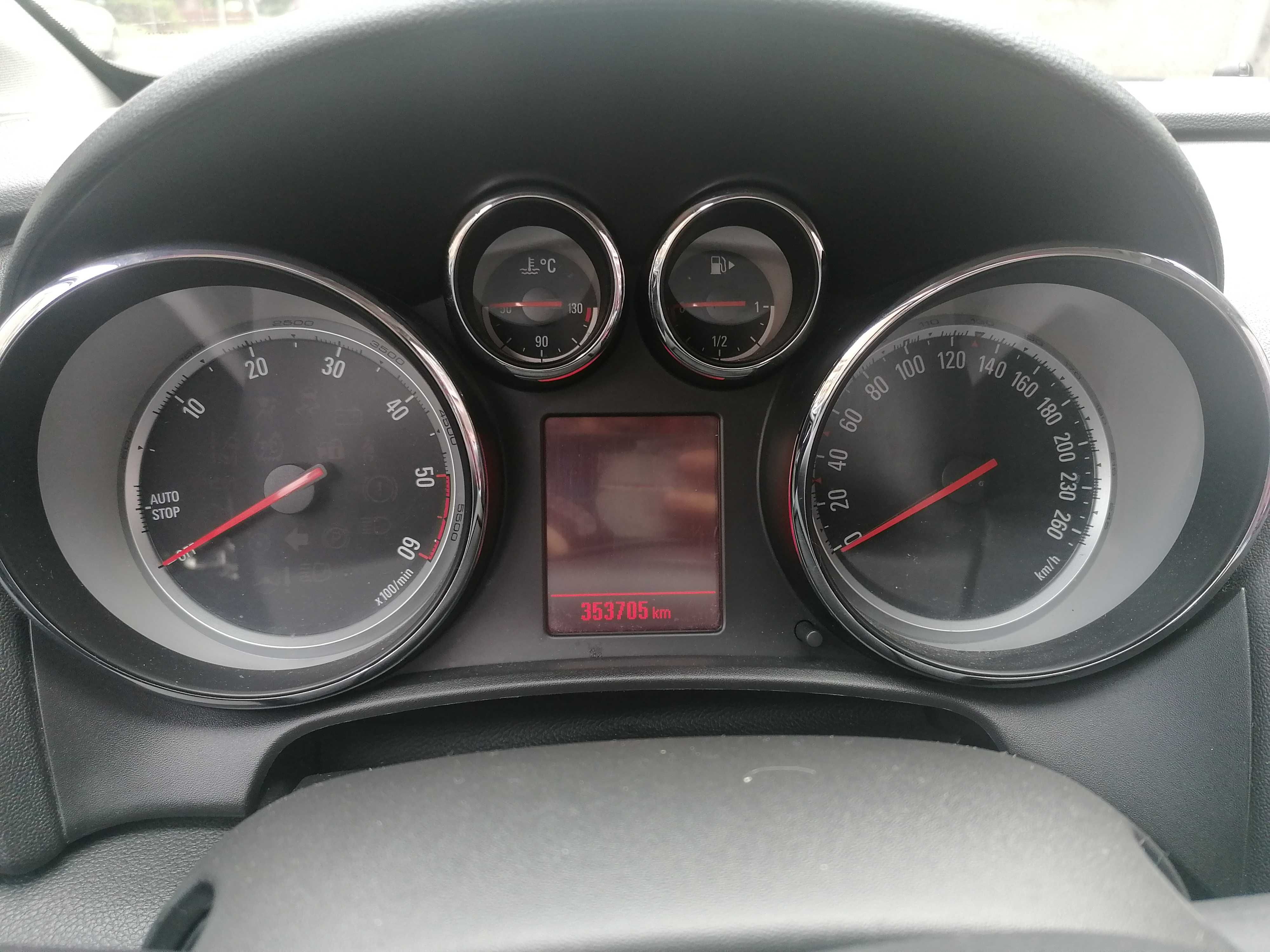 Opel Astra Krajowa z Salonu 2015