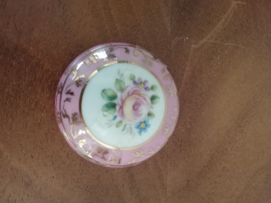 Pequena caixa de limoges