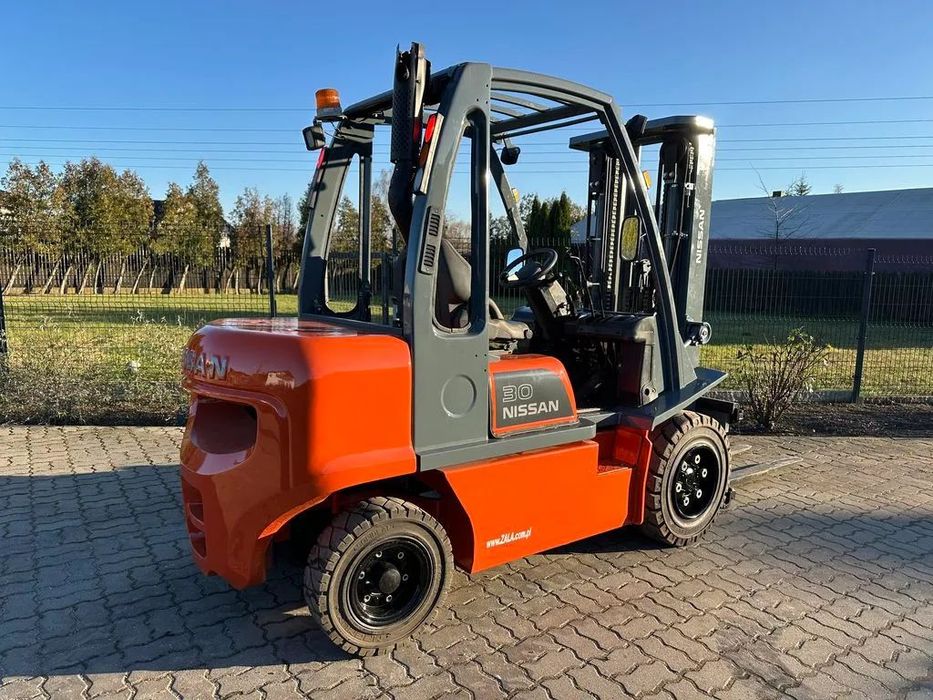 Nissan FGD02A30Q  NISSAN FGD02A30Q Udźwig 3000 kg, Diesel, Triplex.