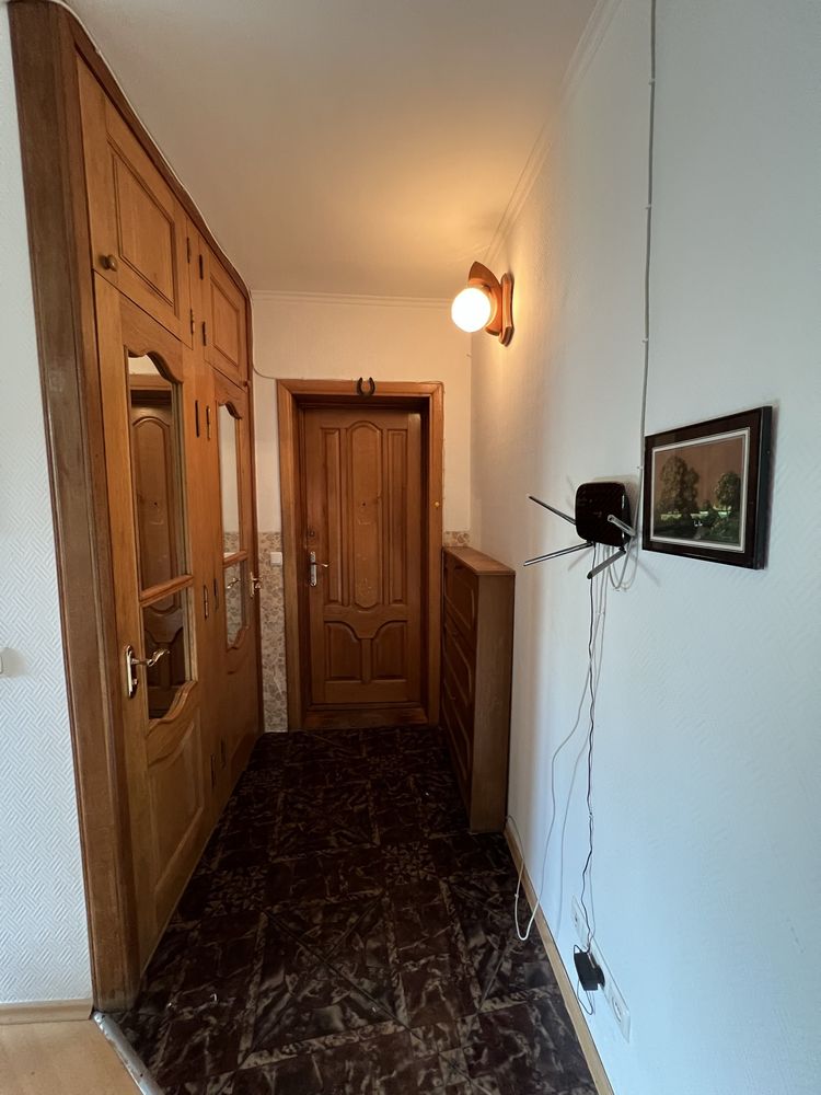 Продам 5 кімнатну квартиру,Варшавський ринок вул.Кравчука