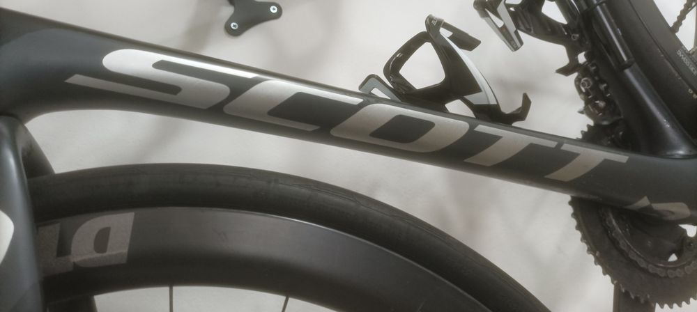 Bicicleta SCOTT Addict 10 disc prateada 2022