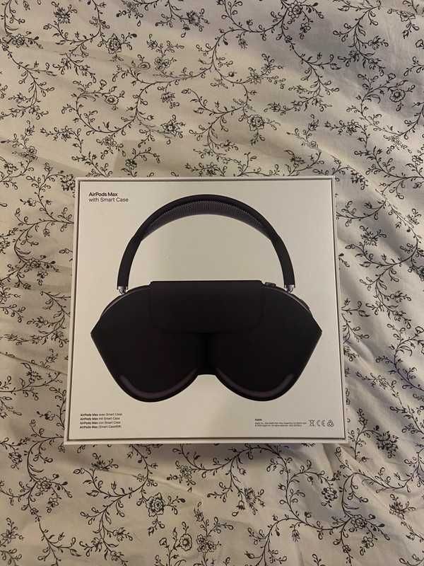 Czarne air pods max