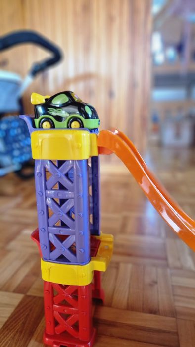 Wyścigówka tor zjeżdżalnia dla samochodów vtech autka tut tut