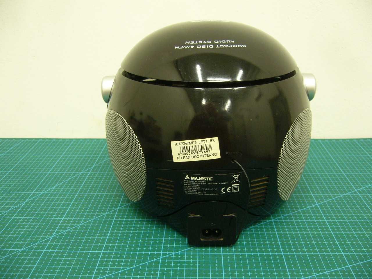 Radio z odtwarzaczem CD w kształcie kasku motocyklowego