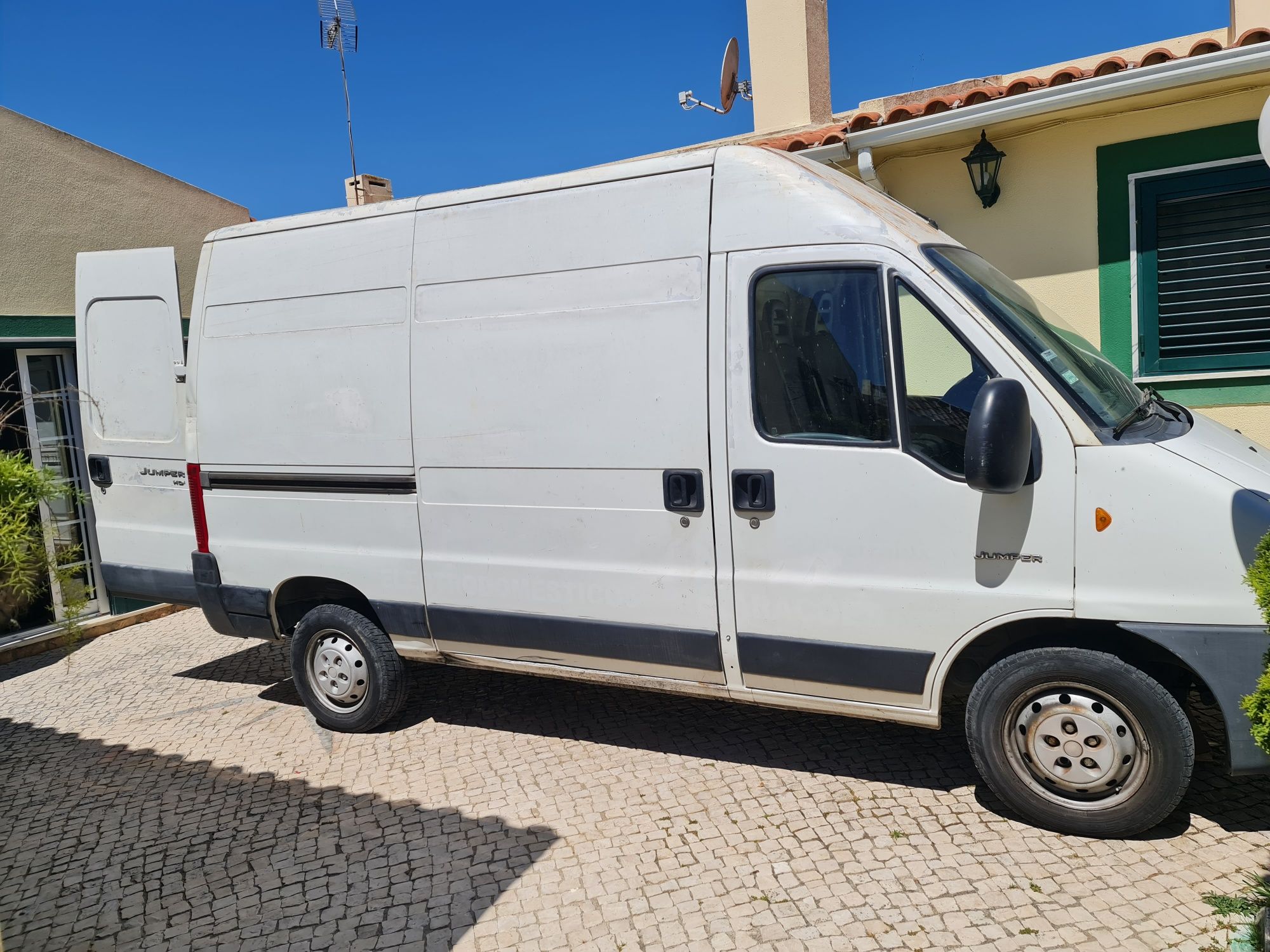 Recolha de recheios de garagem/ sótão/ arrecadação e limpezas
