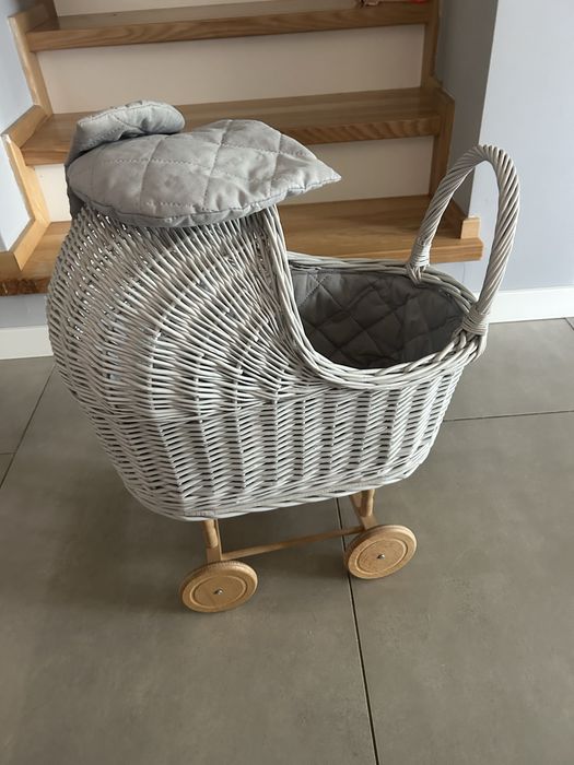 Wozek dzieciecy wiklinowy stan wizualny dobry.