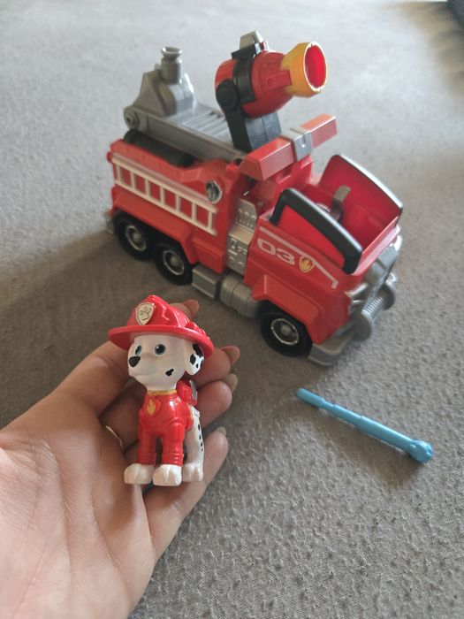 Psi patrol wóz strażacki i piesek Marshall