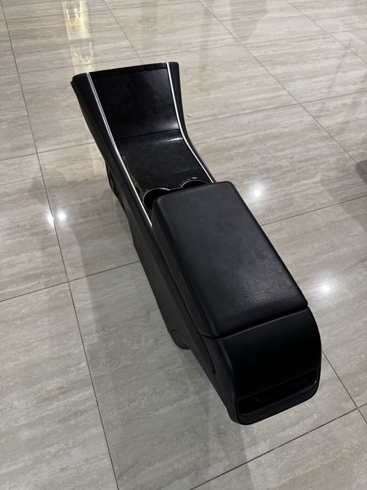 Консоль (тунель) Tesla model 3 Gen 1 (2018)