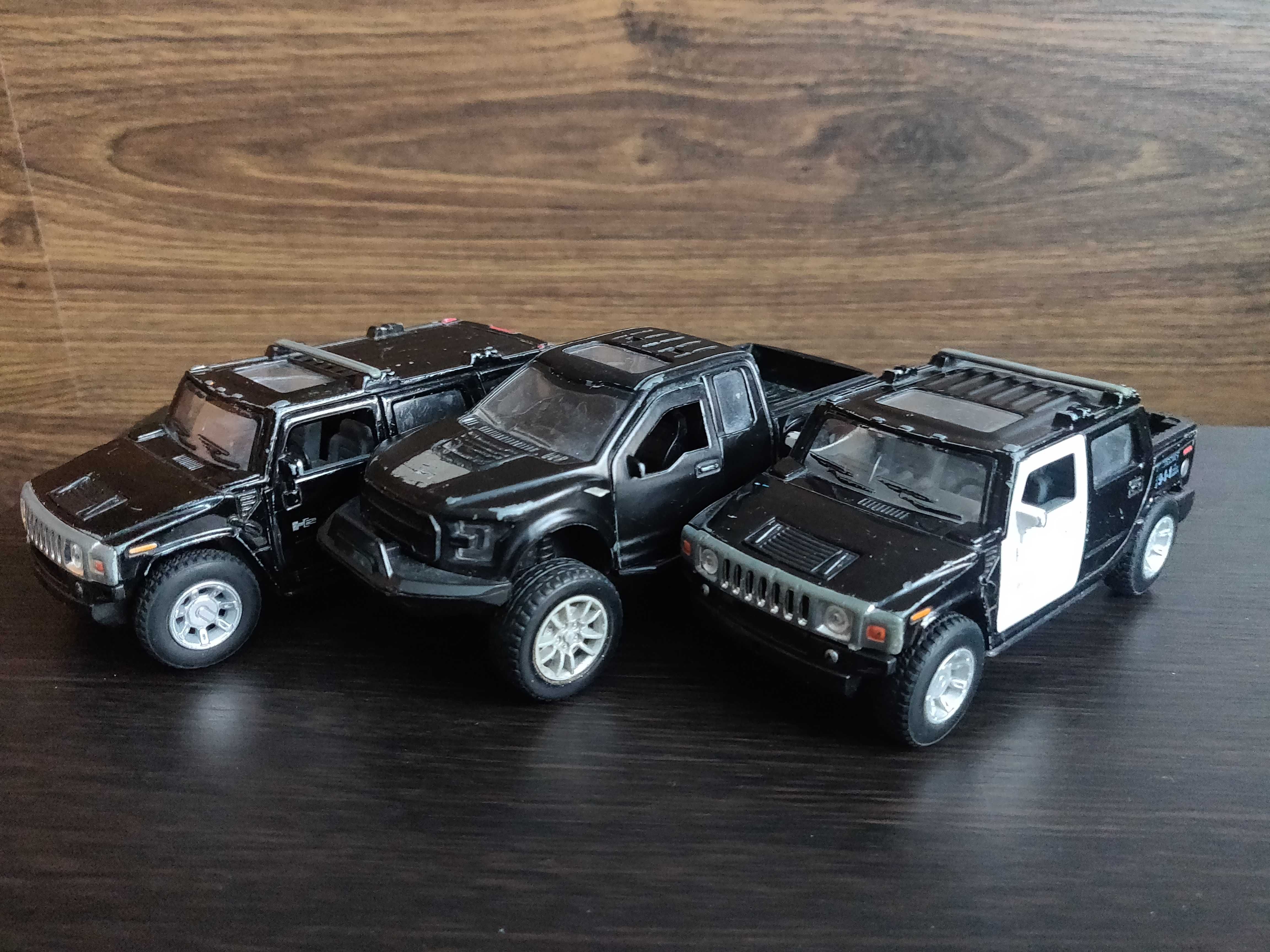 Машинки металлические Hummer H2 SUV 2005, 2008 1:40 Kinsmart черный