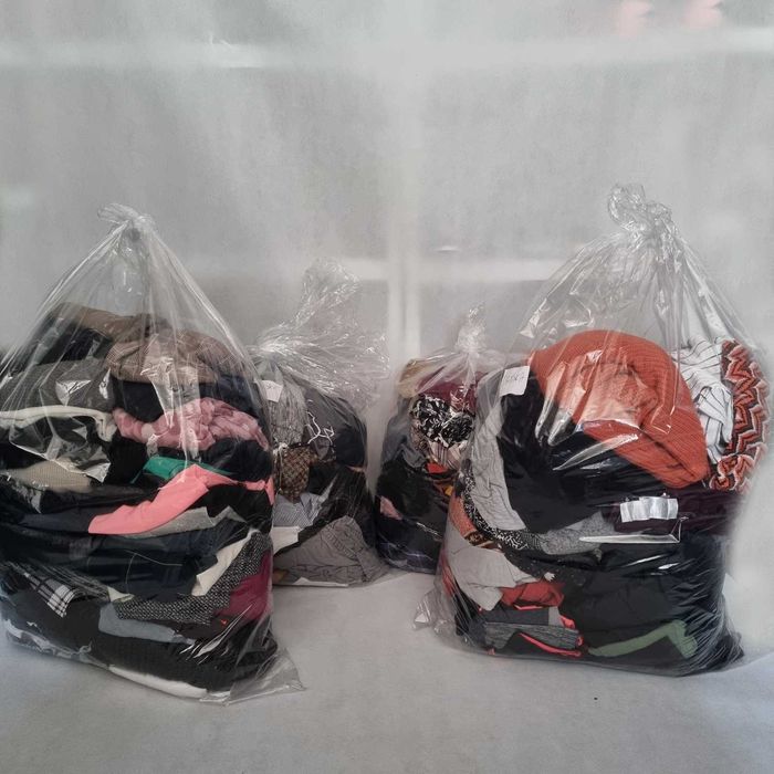 Odzież używana pakiet po 10kg mix damski DOOR TO DOOR UK damski mix