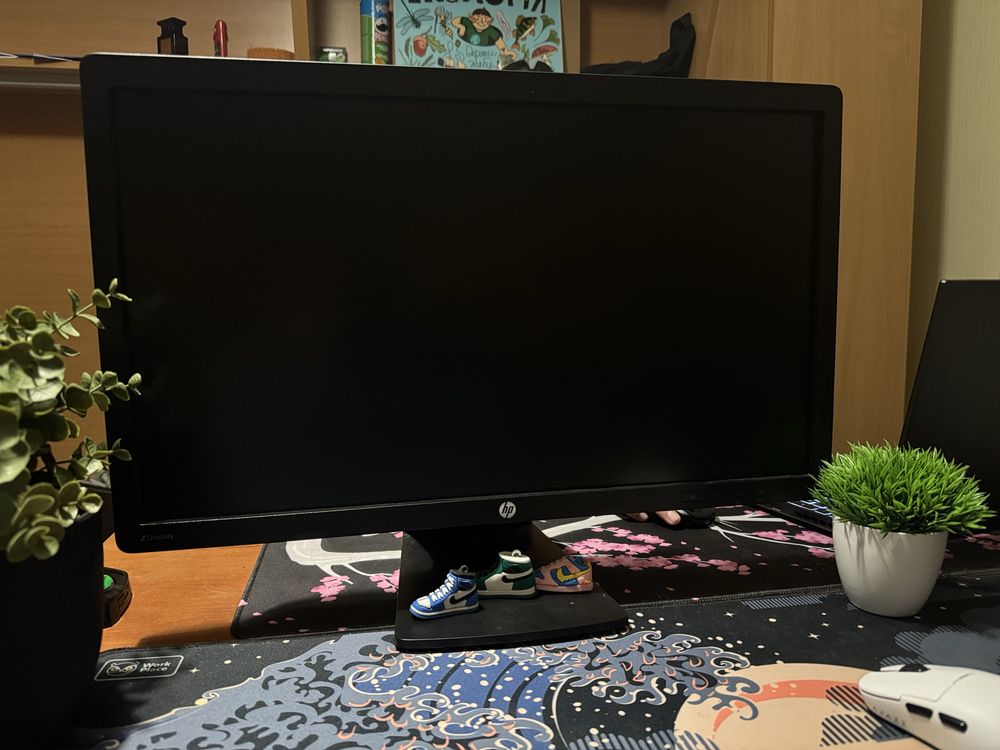 HP Z23i Monitor.