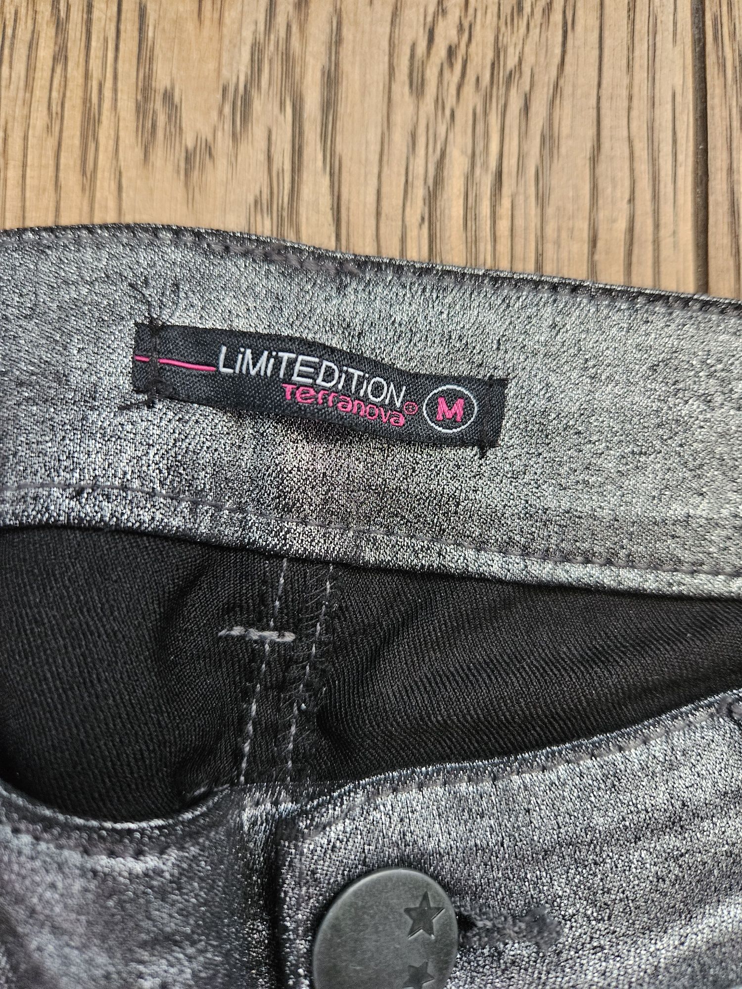 Nieużywane eleganckie spodnie damskie, rurki,srebrne,Terranova, rozm M