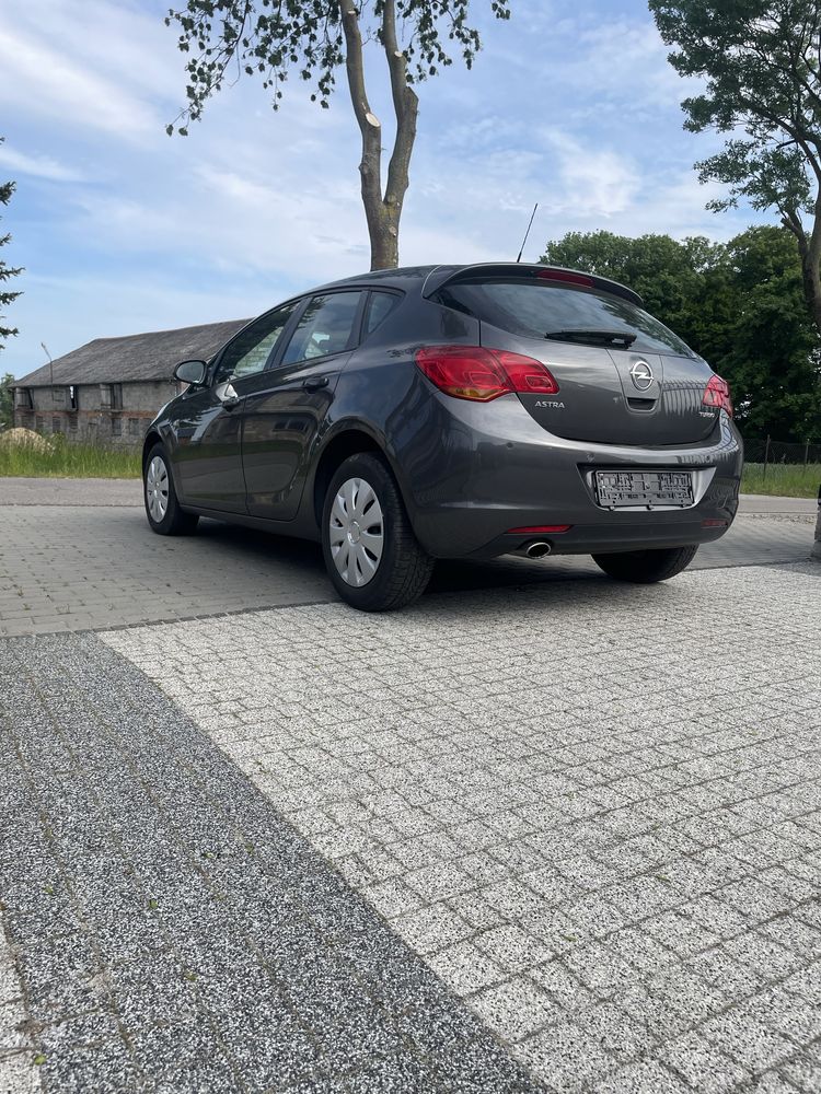 Astra J 2010 r 1.4 turbo 184 tys km