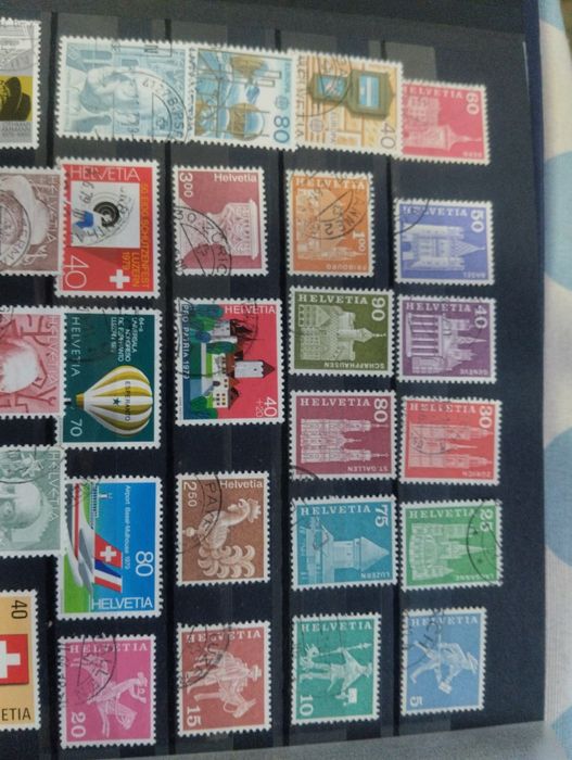 Mais de 100 selos da Suíça