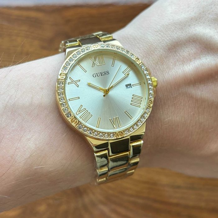 Жіночий годинник на браслеті Guess золотого кольору