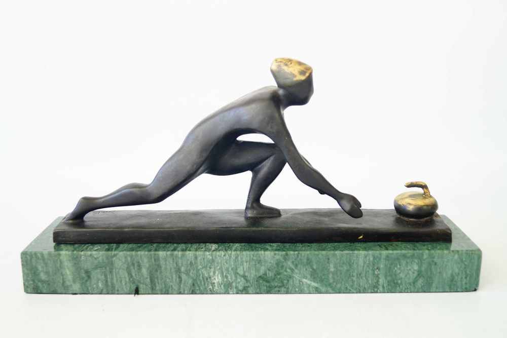 Figura z brązu gra w curling prezent figurka