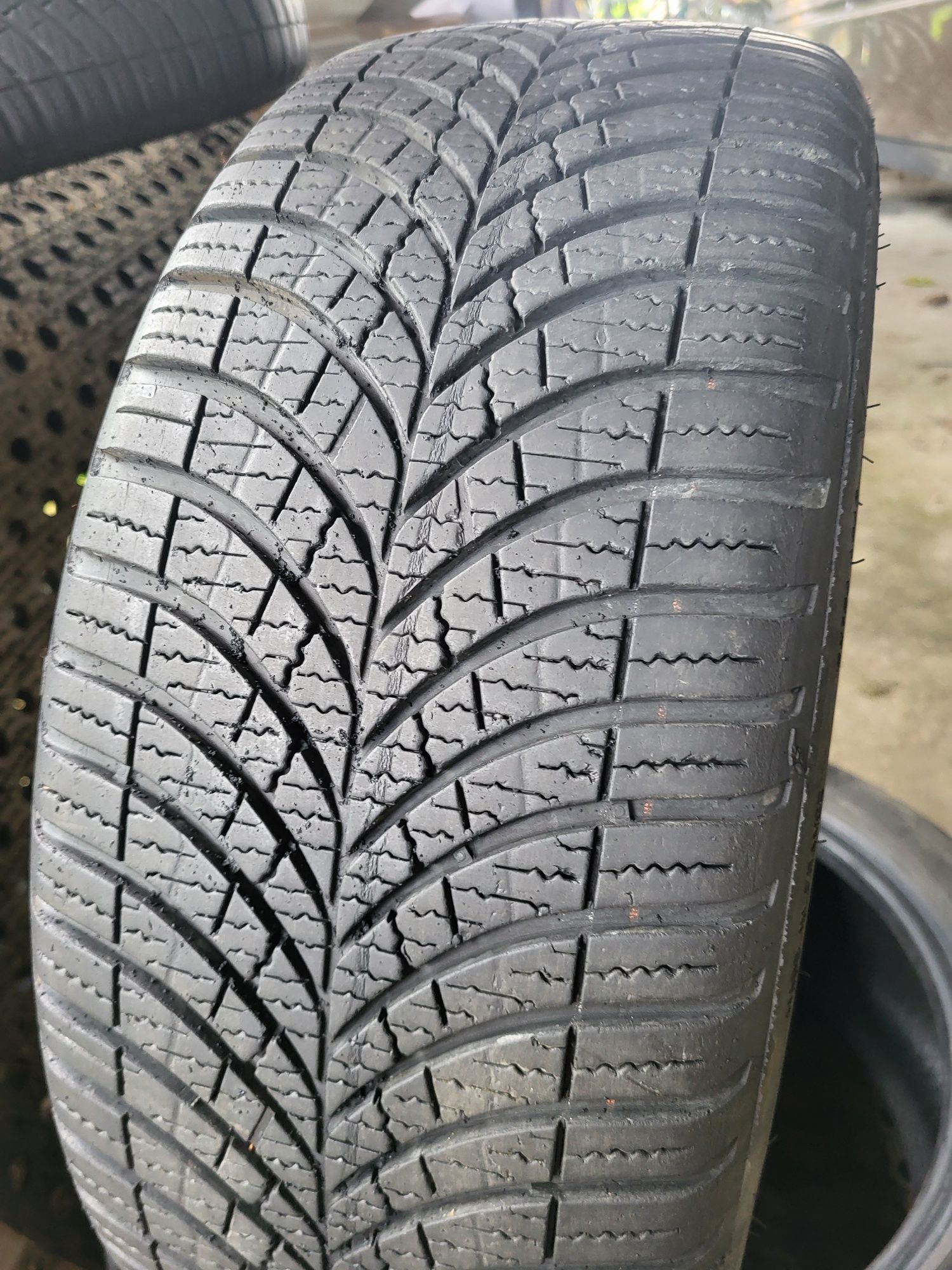 Goodyear vector 3 wielosezonowe 195x45x16