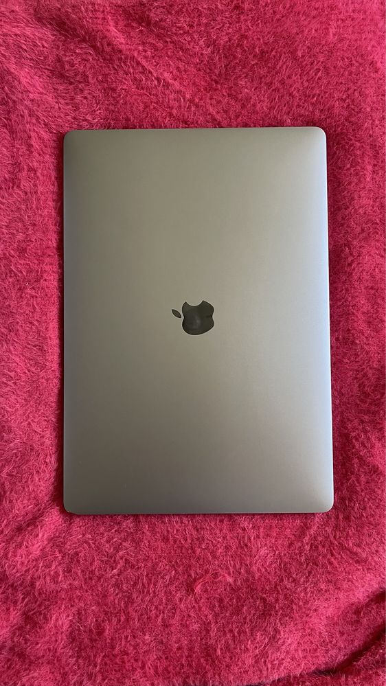 Apple MacBook Pro 15 1TB 2019 Intel Core i9 Space Gray + подарунок хаб