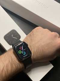 iWatch 5 44mm Space Gray