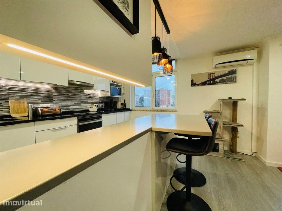 Apartamento T3 remodelado na zona do Bairro Norton de Matos