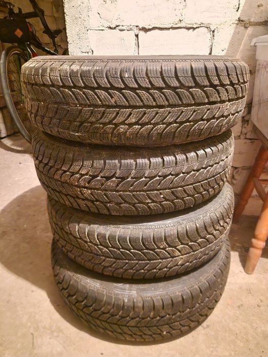 Komplet opon zimowych 165/70 R14 81T + felgi