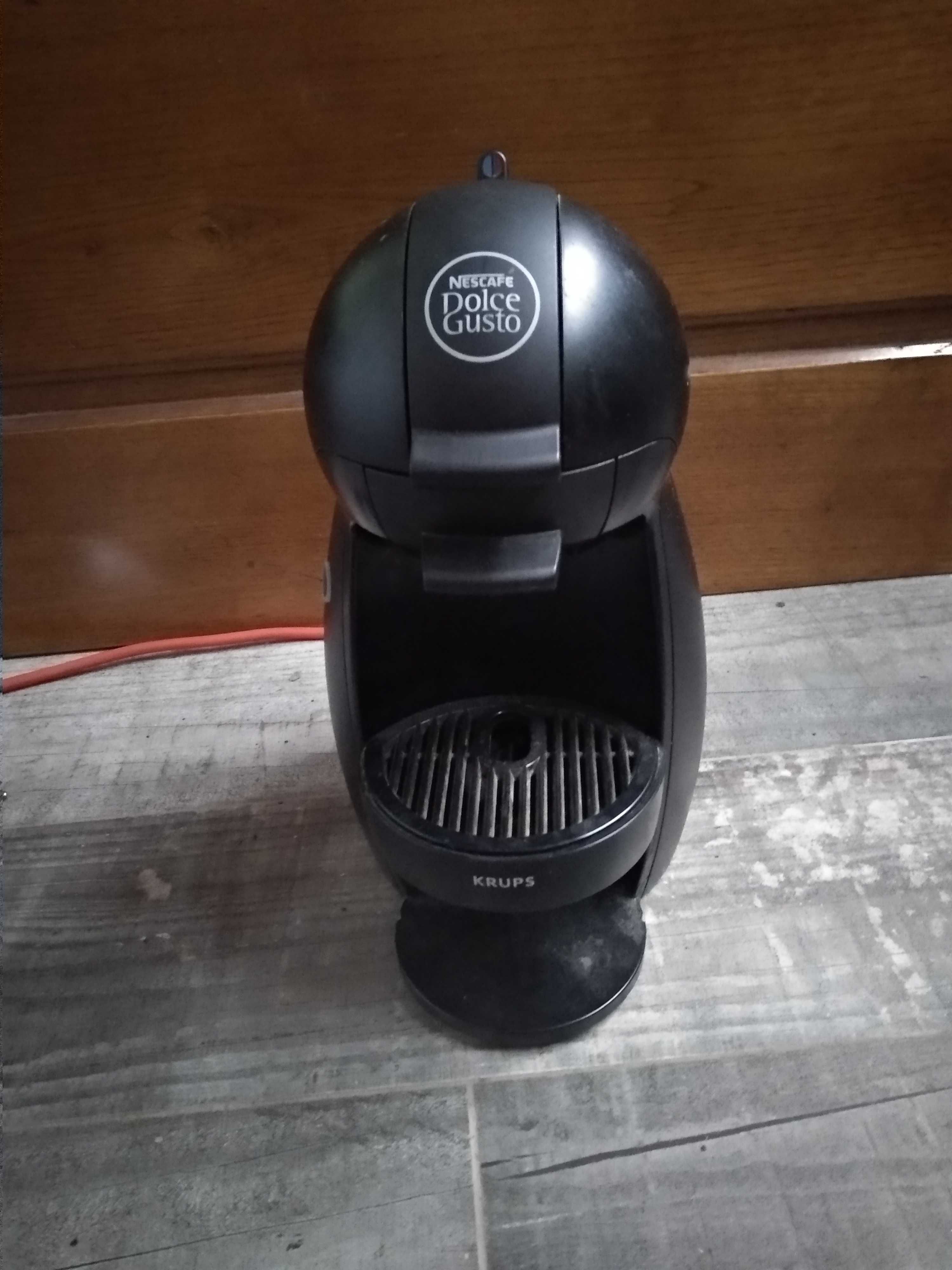 Máquina de café+3 colunas de som
