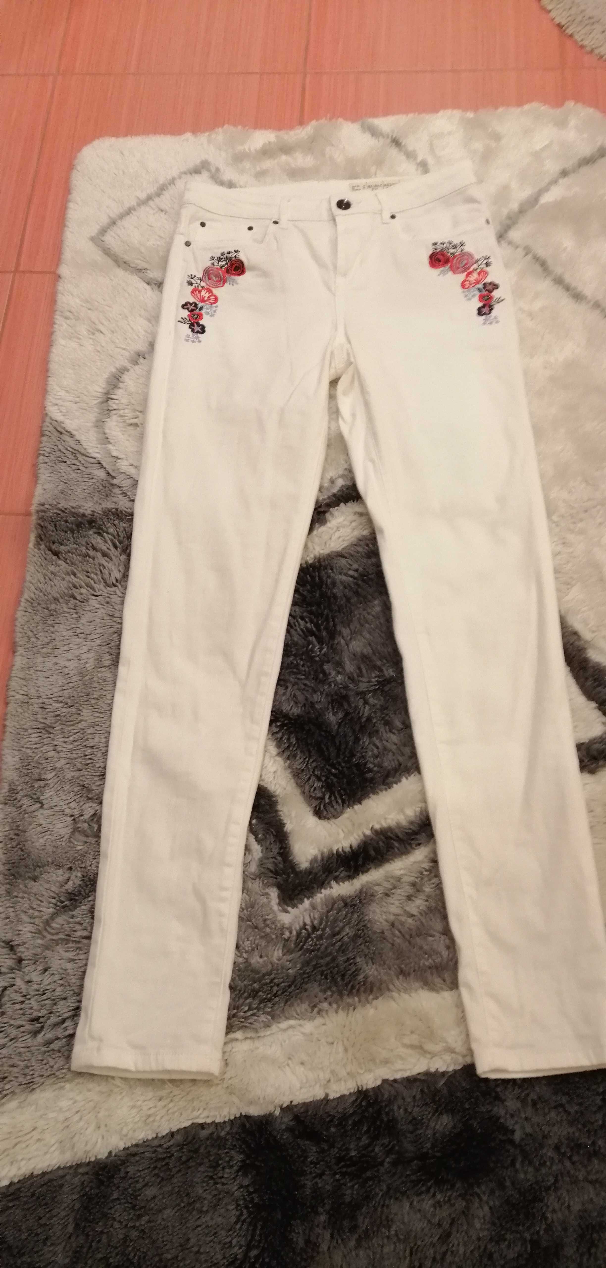 NOWE. Śliczne, białe rureczki. Skinny fit 34/36. Możliwa zamiana