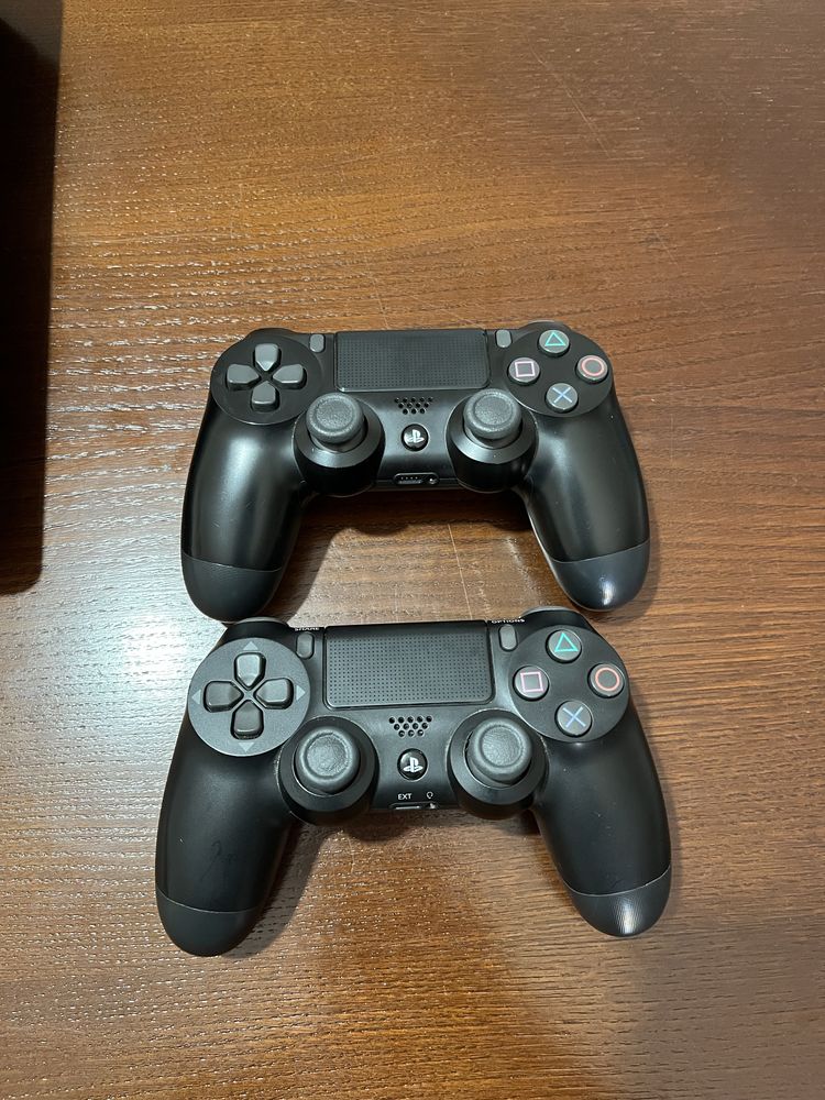 Playstation 4 slim 500g + 2 comandos +2 Fifas 22 e 23