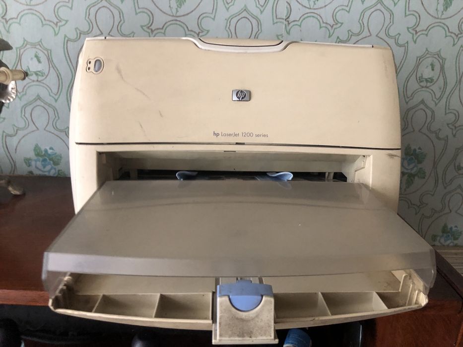 Продам принтер HP1200