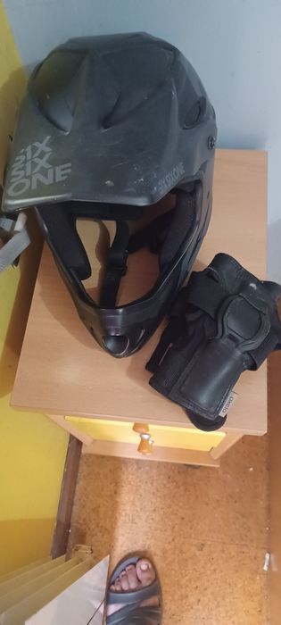 Capacete mota e luvas