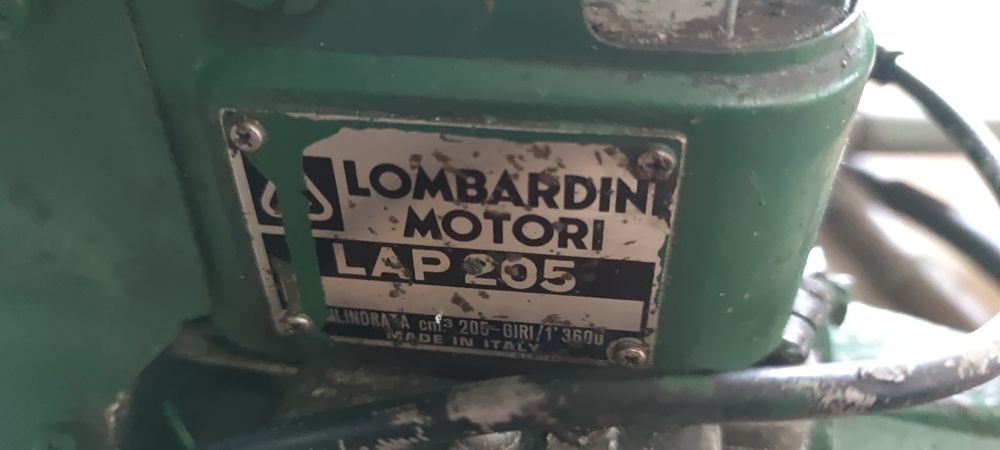 Vibradore de massa, a funcionar e estimado .