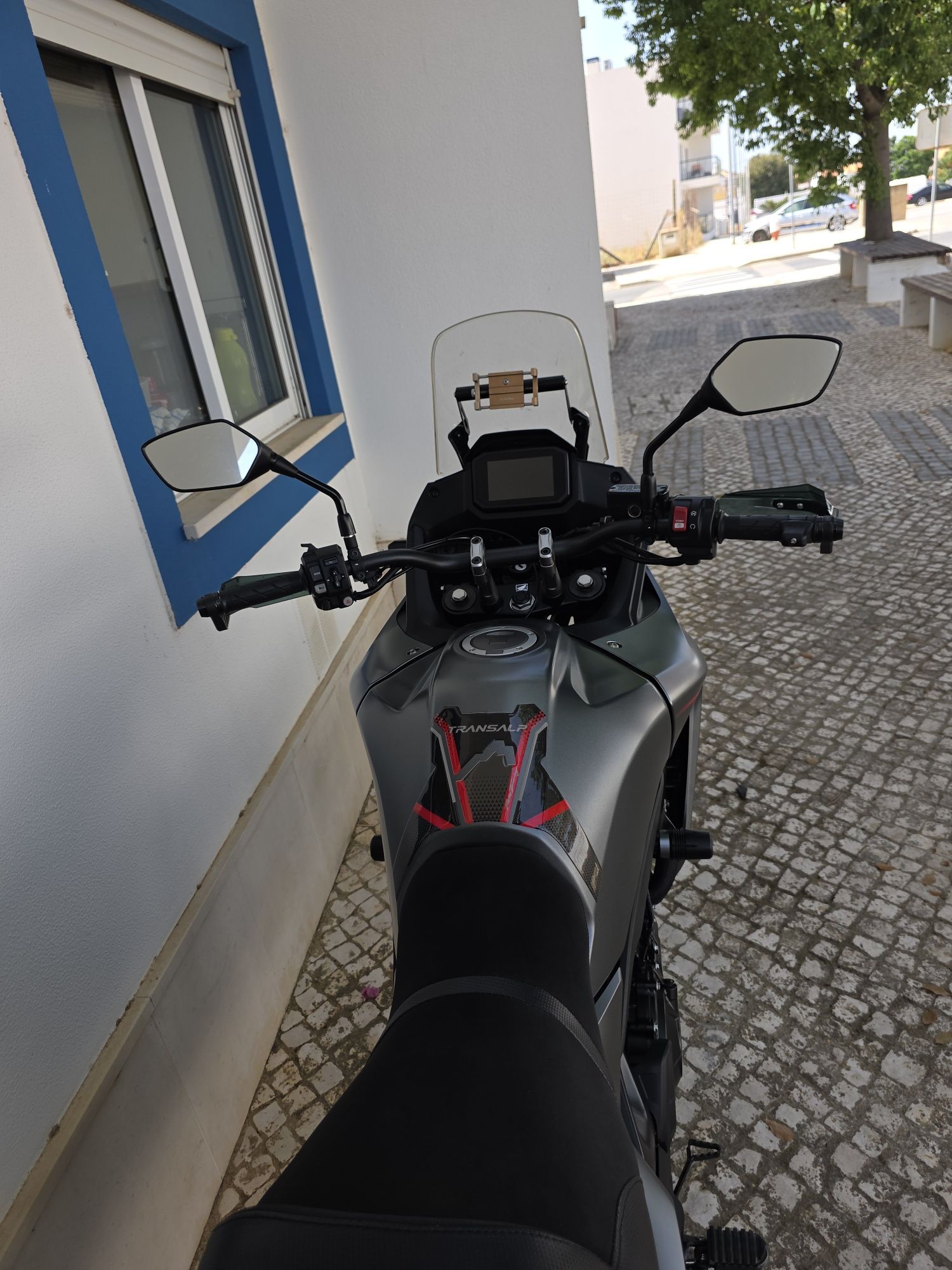 Honda Transalp 750, equipada!