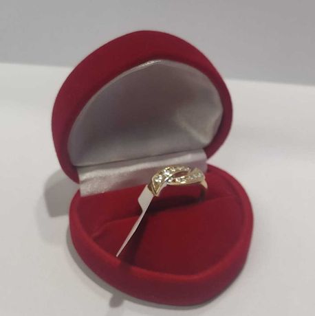 złoty pierścionek z cyrkoniami  próba 585 rozmiar 12, lombard madej sc