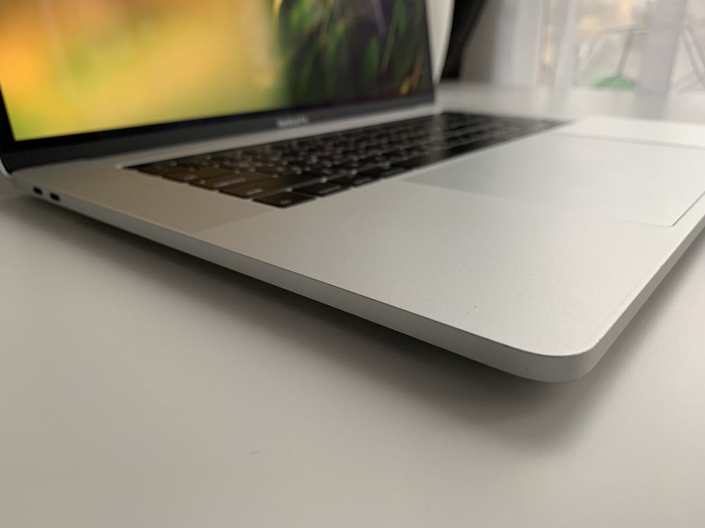 Ноутбук Apple MacBook Pro 15" 2016 512 GB - Touch bar