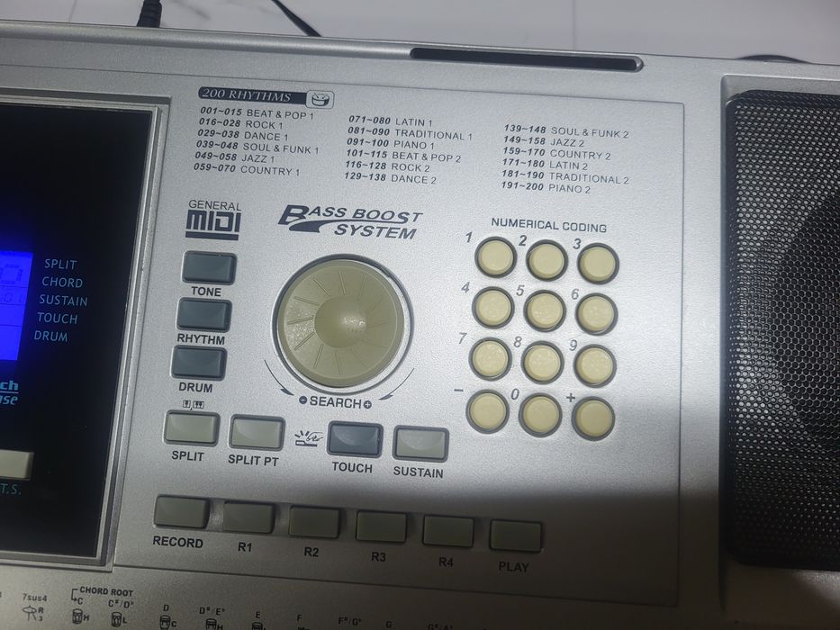 синтезатор Key 61.,гарно для навчання