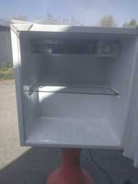 Продам мини-холодильник Samsung SRG-058