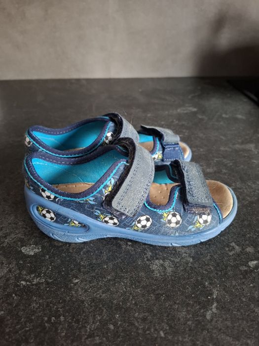 Kapcie Befado sandałki 26