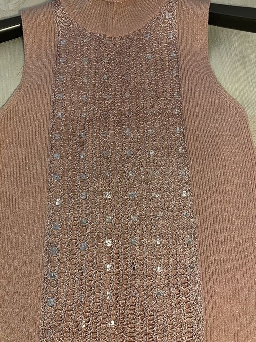 Жіночий топ ,розмір S,ніжно рожевого кольору с паєткамі