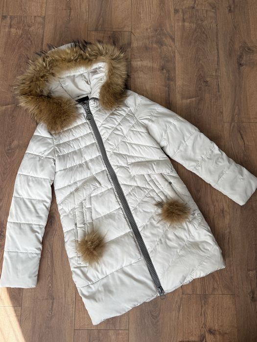 Пуховик з натуральним хутром єнота розмір S