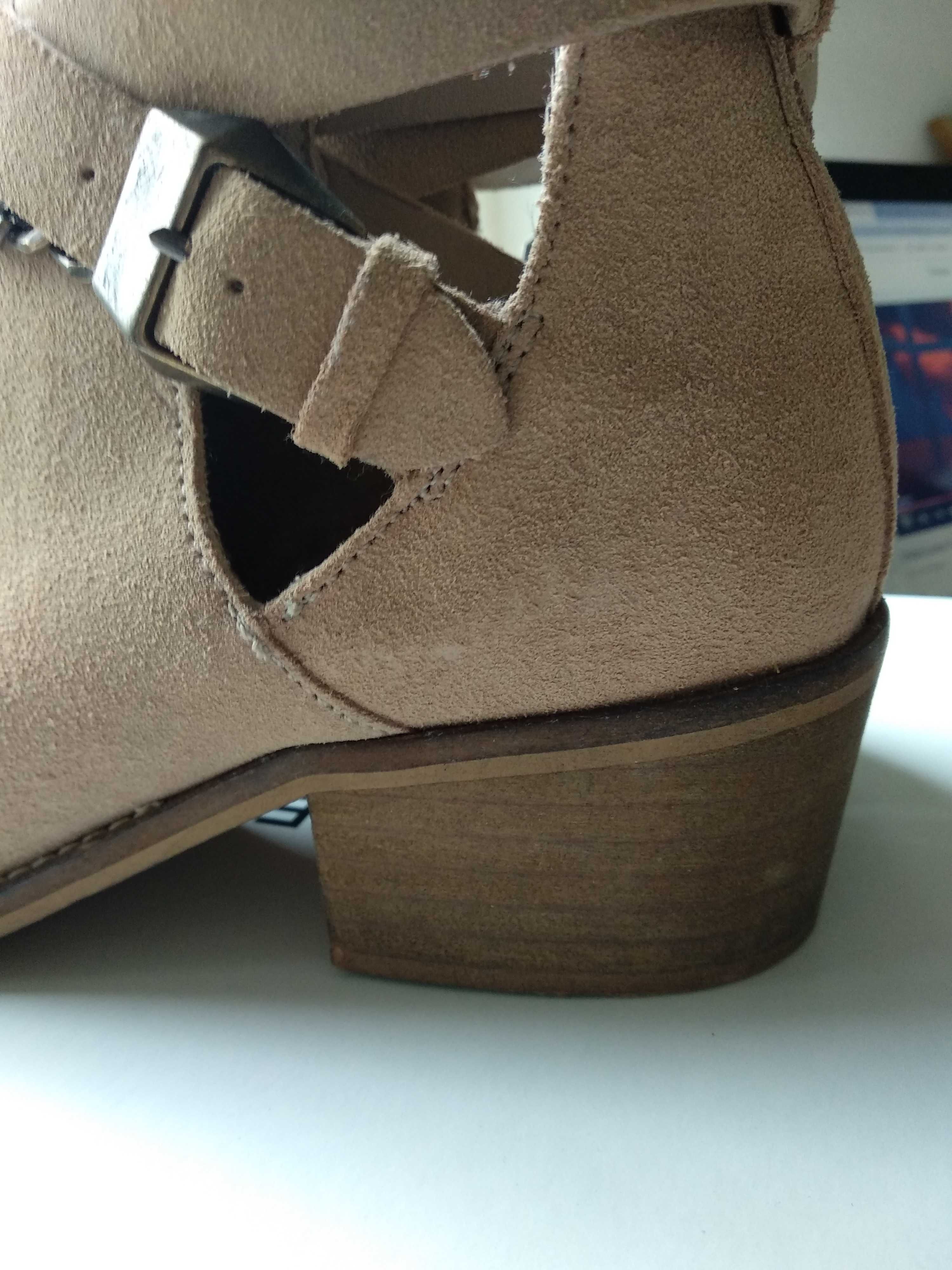 Botins beje stradivarius