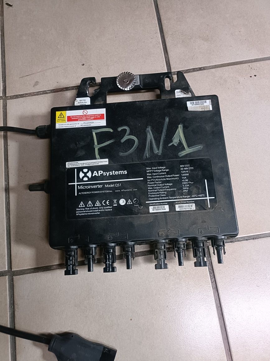 Mikroinwerter ApSystems QS1