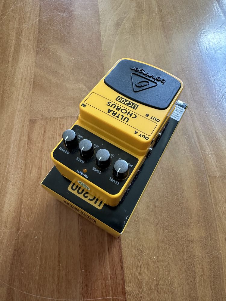 Pedal guitarra Behringer Ultra Chorus (clone do Boss CH1 Super Chorus)