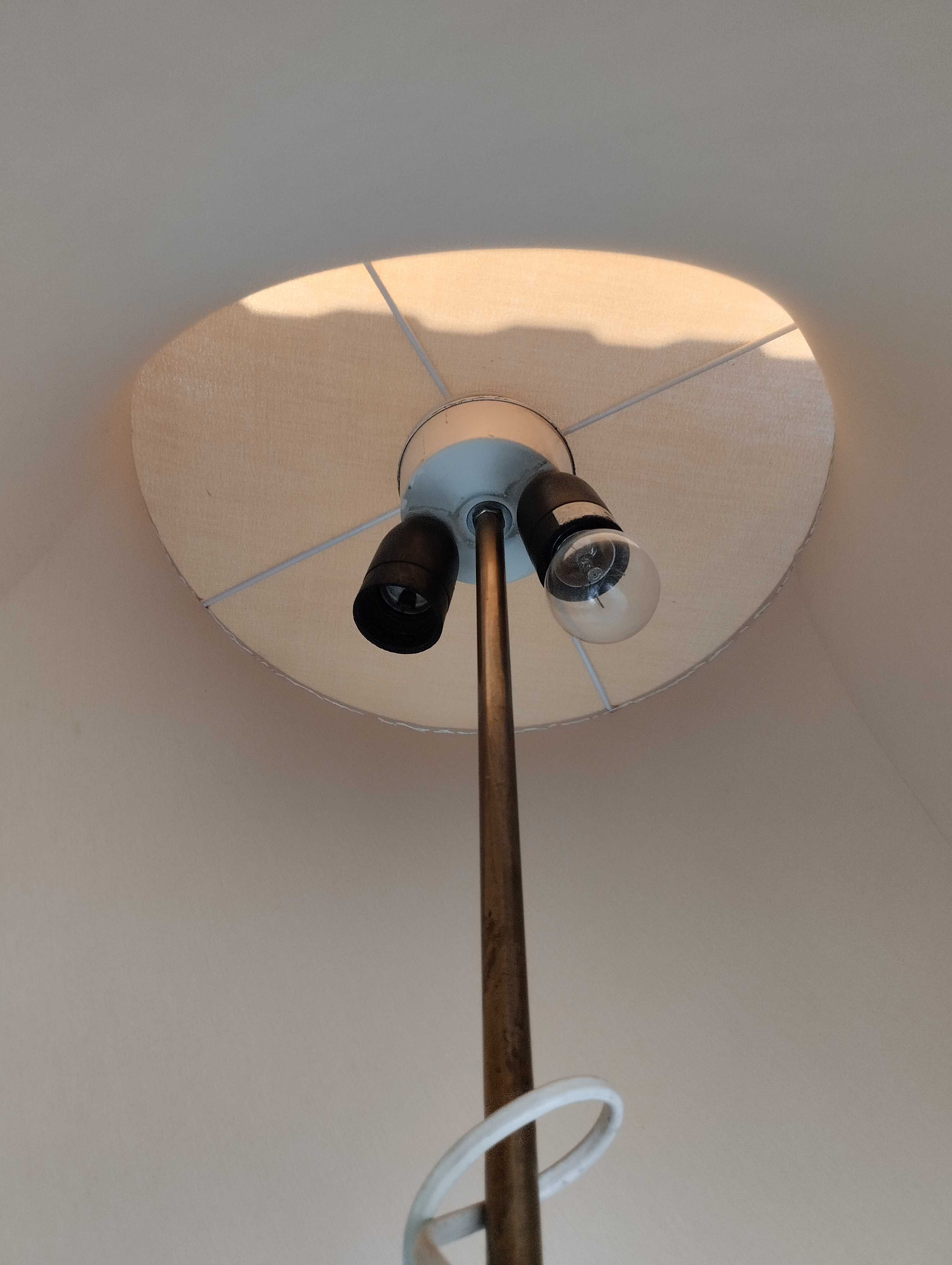 Lampa stojąca z abażurem
