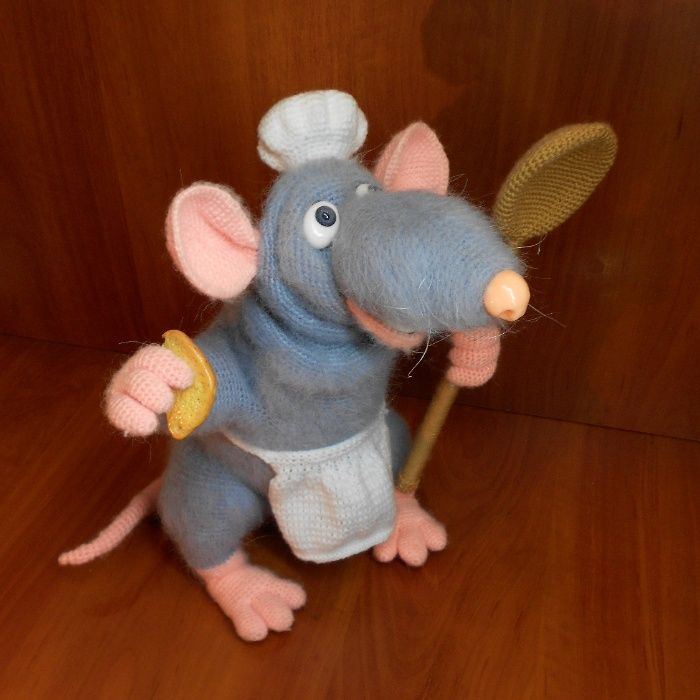 "Крис Повар на ім'я Ремі" - каркасна інтер'єрна іграшка з ангори.