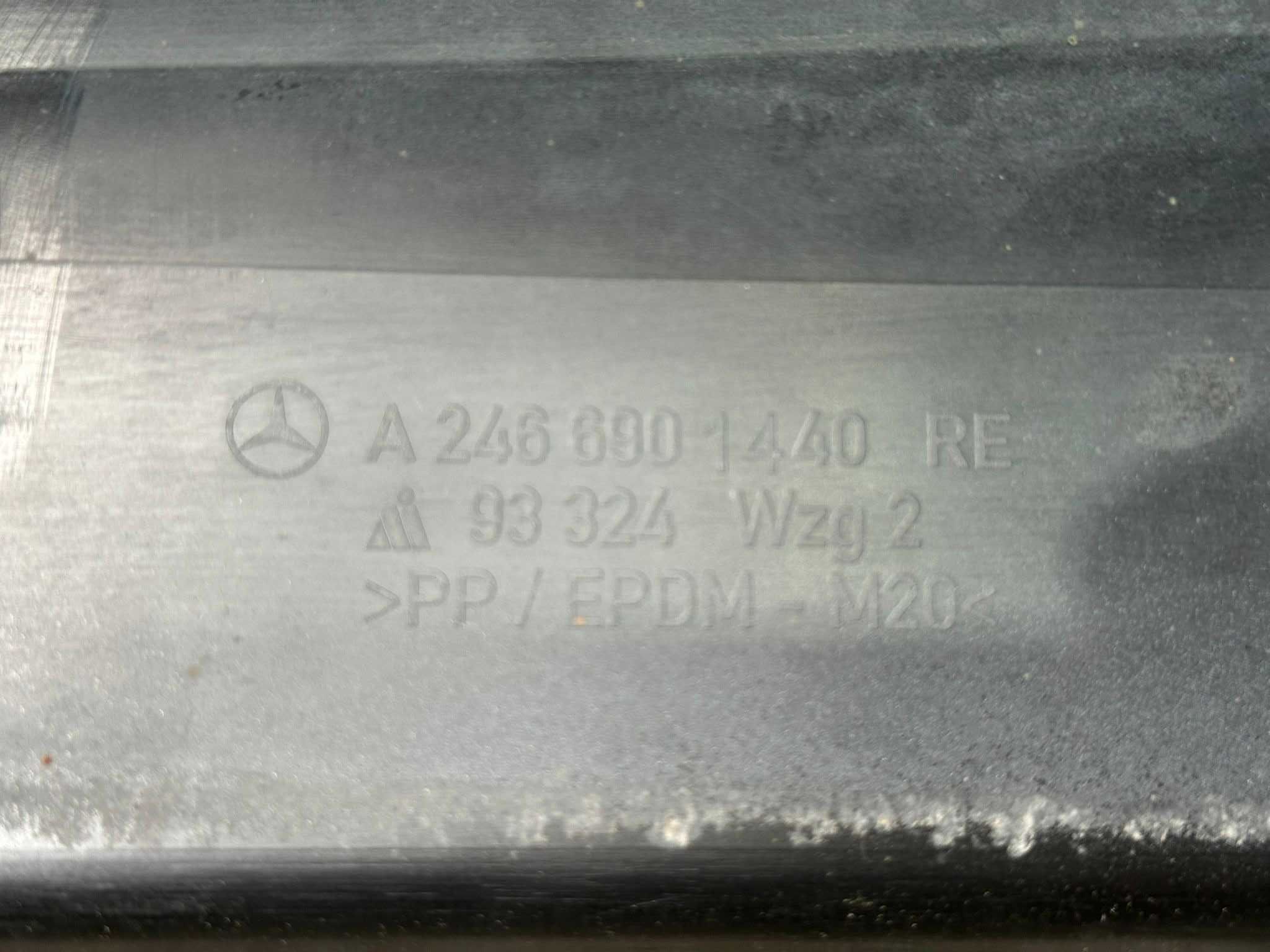 Embaladeiras esquerda/direita Mercedes Classe A W176 (Ano: 2015)