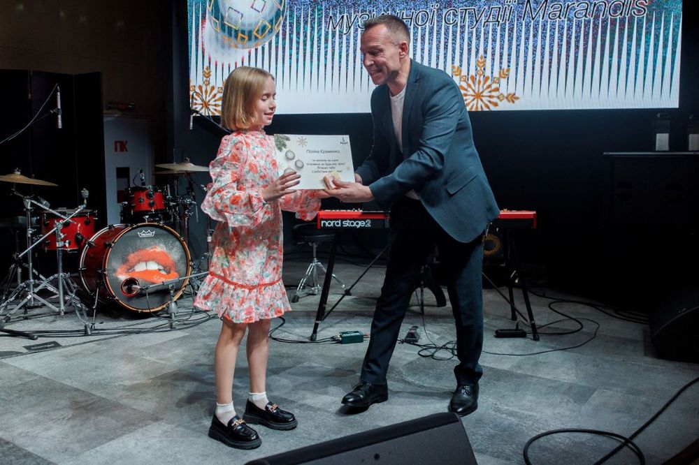 Вчитель з вокалу